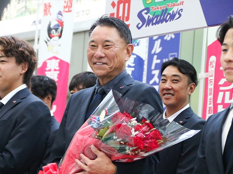 松山空港にて歓迎セレモニーを実施