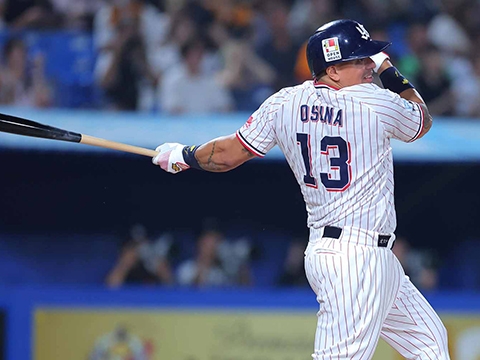 オスナ選手が先制タイムリーを含む2安打の活躍