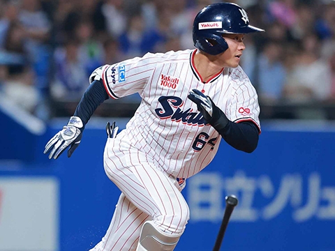 岩田選手が反撃の狼煙を上げるタイムリーを放つ
