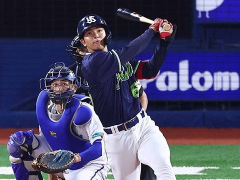 鈴木叶選手が2打数2安打の活躍