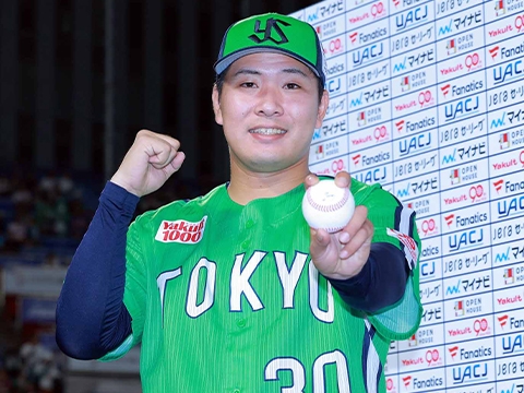 荘司投手がプロ初勝利を挙げました！