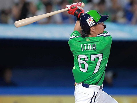 伊藤選手が決勝のタイムリー三塁打
