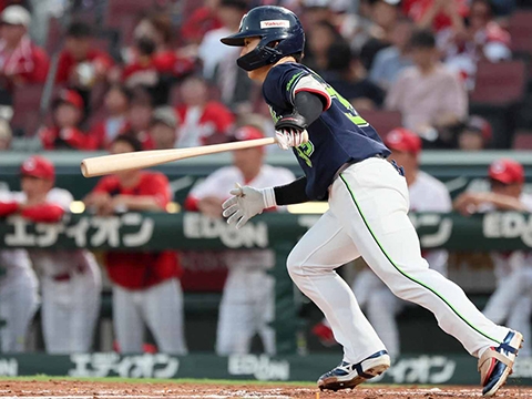 内山選手が先制タイムリー