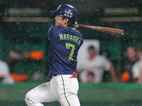 長岡選手が2点タイムリー二塁打を含むマルチ安打