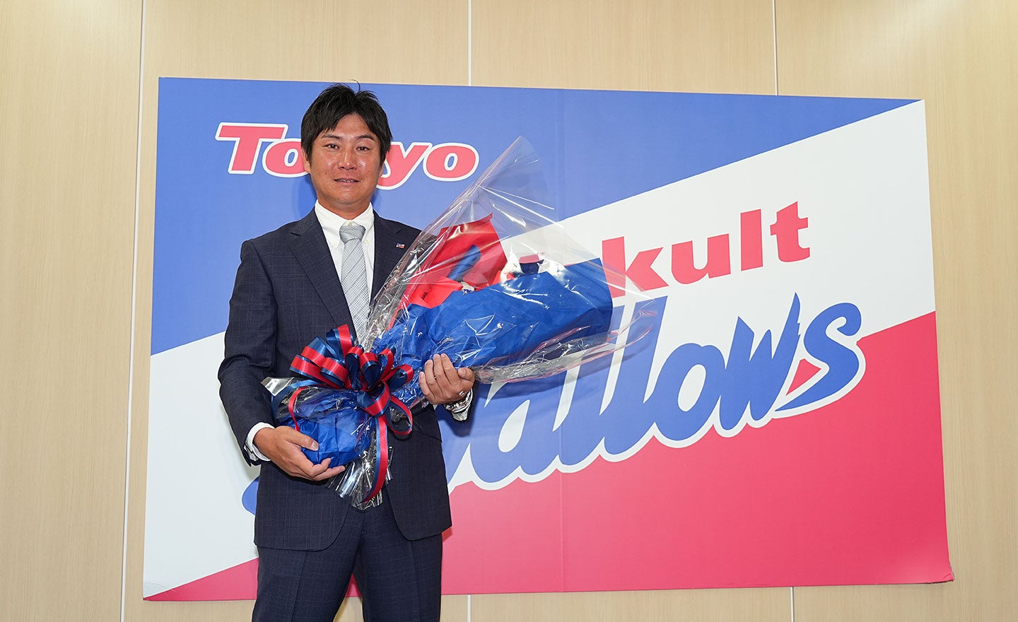 川端慎吾コーチの引退試合について | ニュース | 東京ヤクルトスワローズ