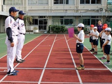 授業の最後は児童から「これからボールを投げる時は今日教わったことを活かしていきたいと思います」とお礼の言葉も