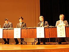 感謝状贈呈式の後は、受け入れ事業者や中学時代に職場体験に参加した大学生、送り出す側である教員らによるディスカッションも行われ、度会広報も観覧しました