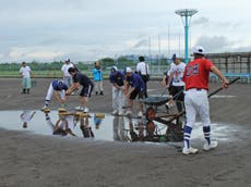 水たまりができる程の雨も上がり、地元の方々らの懸命なグランド整備のおかげで無事に開催することができました