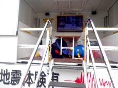 東京消防庁マスコット「キュータ」と起震車に乗って「訓練体験」