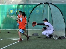 高学年は試合も実施。度会氏もキャッチャー役などで参加しました