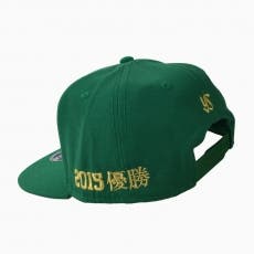 CHAMPIONS」金箔Tシャツ＆優勝「燕」漢字金刺繍キャップを受注販売し 