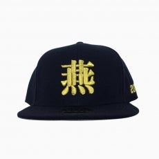 CHAMPIONS」金箔Tシャツ＆優勝「燕」漢字金刺繍キャップを受注販売し