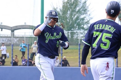 【キャンプレポート】春季キャンプ第2クール6日目 中日ドラゴンズとの練習試合を実施。中村悠平選手がチーム初ヒットとなる2塁打、岩田選手が2安打