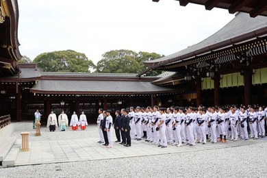 明治神宮で必勝祈願　池山監督「優勝を目指して戦う」