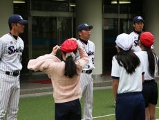 山部氏、河端氏、徳山氏が港区立青山小学校で打ち方指導！