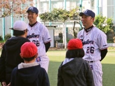 河端氏と徳山氏が港区立青山小学校で打ち方指導！