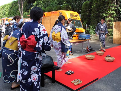 下駄とばしゲームも人気