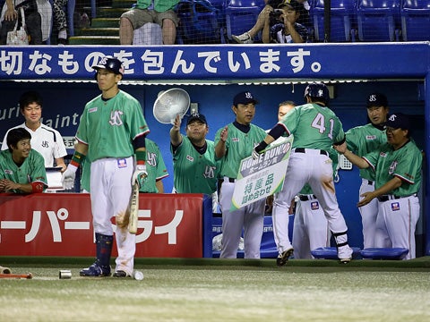 8試合のチーム打率.372