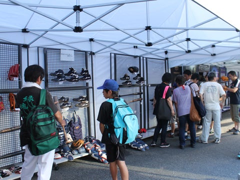 選手使用グッズや新商品を展示