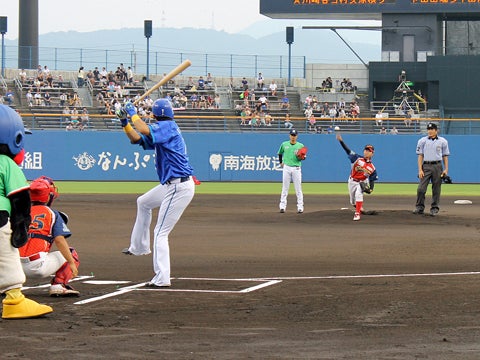 女子硬式野球選手が始球式!