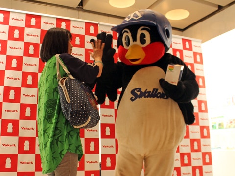 つば九郎と記念撮影会