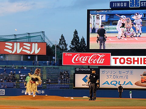 なまはげが始球式