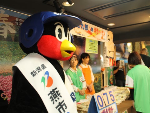 「燕むすび」vs「カンちゃんカレー」