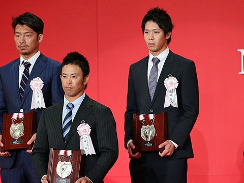 山田選手、雄平選手が初タイトルの表彰