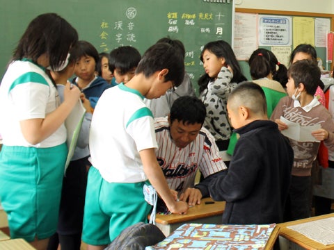 教室でふれあい