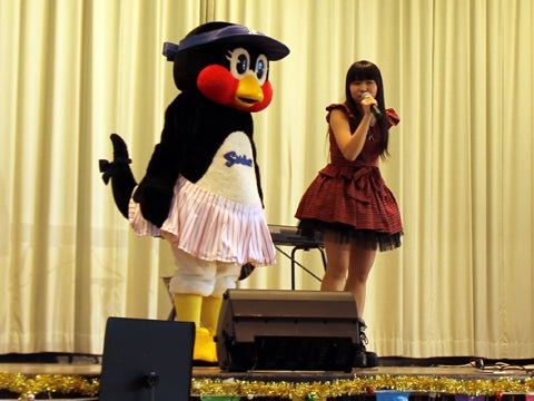 卒業生とともに