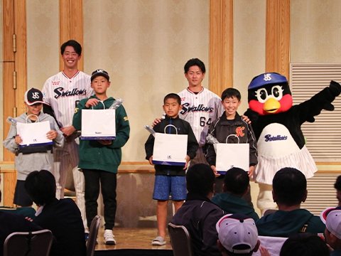 https://www-static.yakult-swallows.co.jp/upload/photo/202512/1765357676_9702ae98e2963541d10a.jpg?auto=avif,webp&quality=90