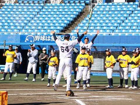https://www-static.yakult-swallows.co.jp/upload/photo/202512/1765357790_5e2768b9b9e5ba9aff1a.jpg?auto=avif,webp&quality=90