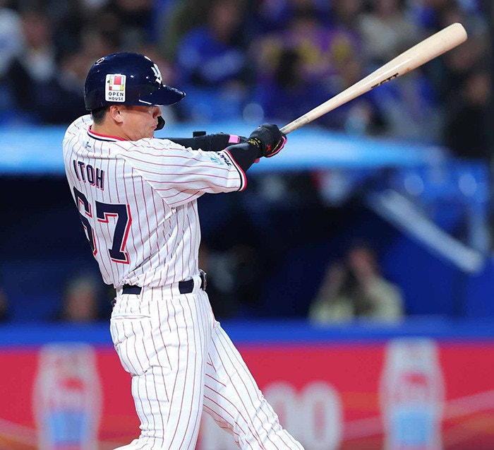 https://www-static.yakult-swallows.co.jp/upload/photo/202604/1775219681_a235d67f8278c5c8054e.jpg?auto=avif,webp&quality=90