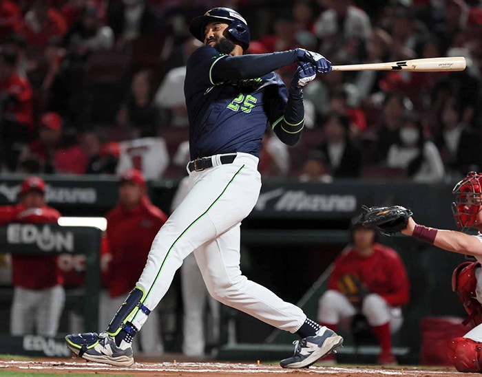 https://www-static.yakult-swallows.co.jp/upload/photo/202604/1776773011_2b3d6cdd6e9e7f24f1c8.jpg?auto=avif,webp&quality=90