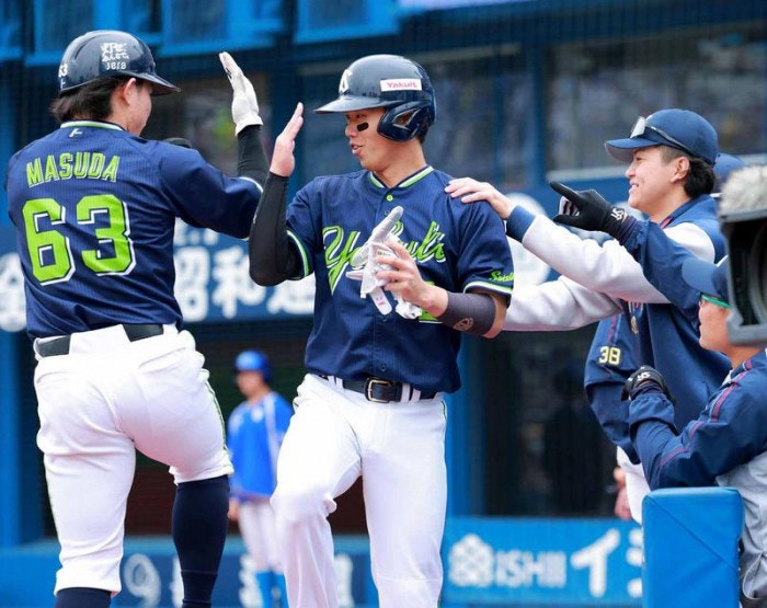 https://www-static.yakult-swallows.co.jp/upload/photo/202605/1779519900_dc053ef6dada1fbf9f25.jpg?auto=avif,webp&quality=90