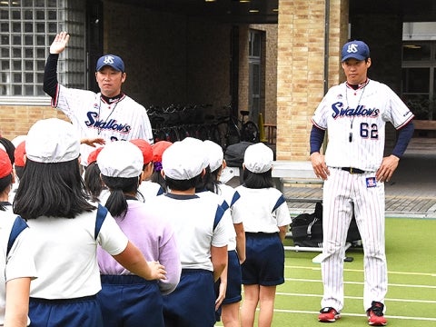 河端氏と徳山氏が新宿区立四谷小学校で投げ方指導！