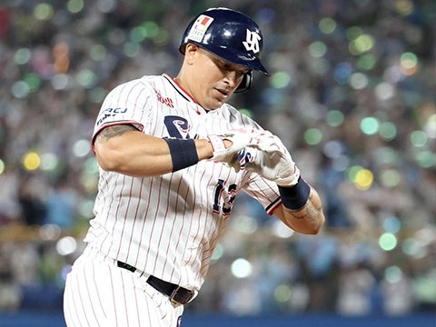 オスナ選手が4安打の固め打ち