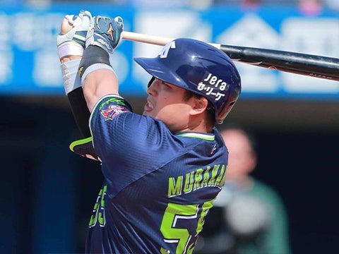 村上選手が今季初ホームランを放つ！