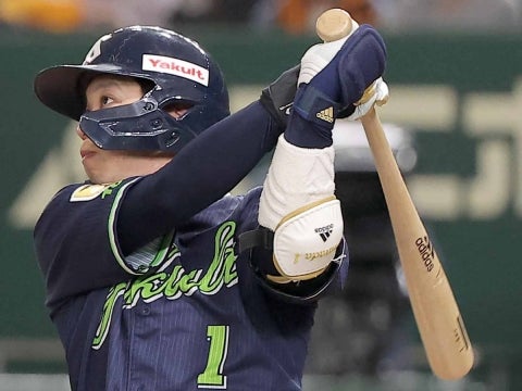 山田選手が同点の4号ソロを放つ！