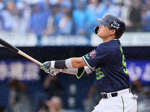 村上選手が先制の31号2ラン