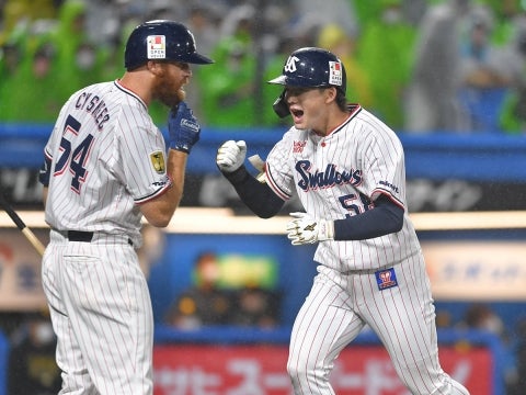 長岡選手が貴重な追加点となる1号ソロ！