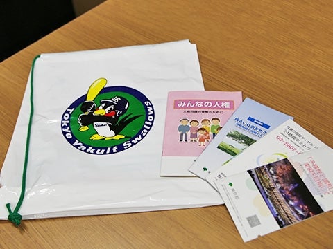 人権啓発グッズの配布