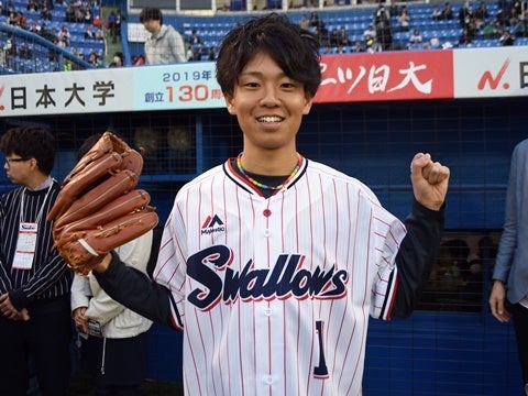 始球式は“山の神”こと神野選手