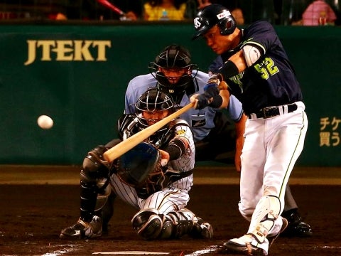 中村選手が一時逆転となる2点タイムリー