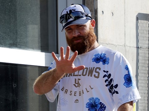 カメラ目線のサイスニード投手