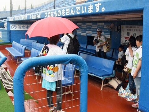 一塁側ベンチも