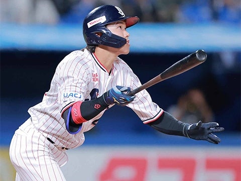 武岡選手がダメ押しの3号2ランを放つ