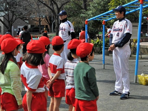 熊田氏と度会氏が花園小学校を訪問！