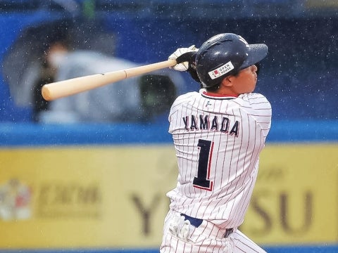 山田選手が開幕初打席で1号2ラン