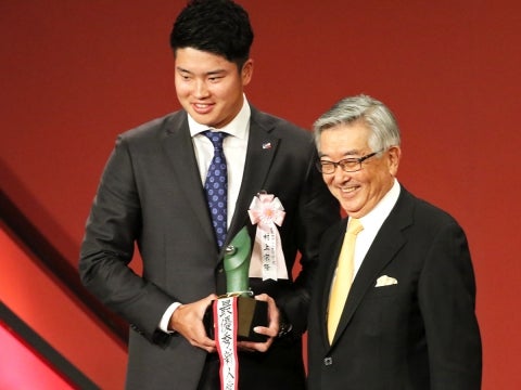 村上選手が最優秀新人賞を受賞！